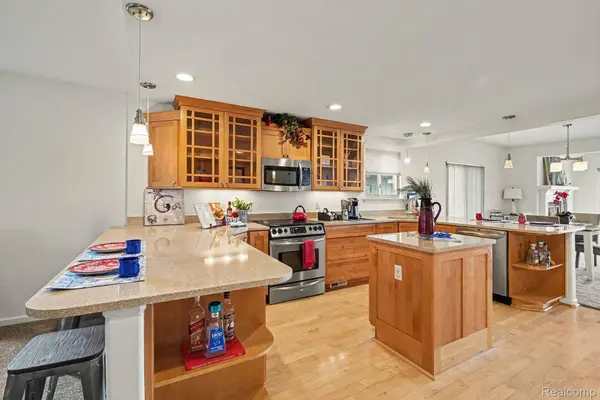 3506 Union Lake RD, Commerce Charter Township, MI 48382