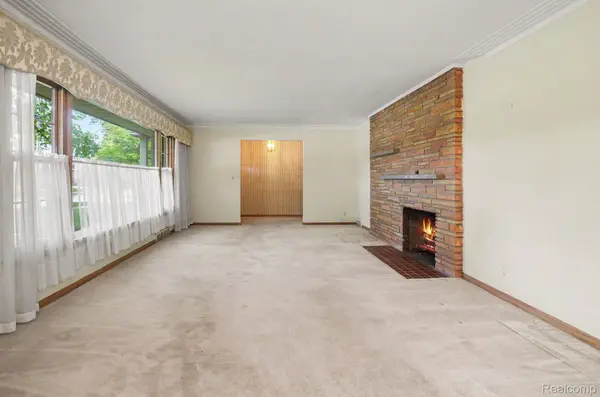 19925 E William CT, Grosse Pointe Woods, MI 48236