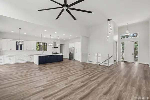 68503 Lake Angela PT, Richmond, MI 48062