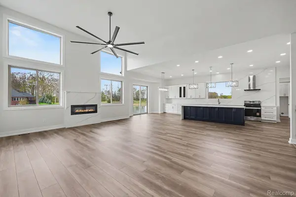 68503 Lake Angela PT, Richmond, MI 48062