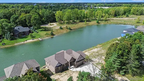 68503 Lake Angela PT, Richmond, MI 48062