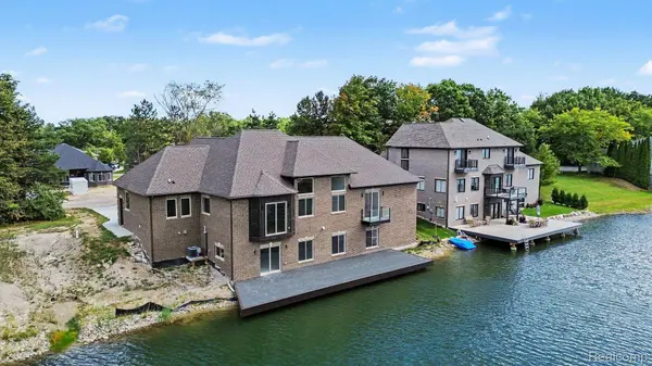 68503 Lake Angela PT, Richmond, MI 48062