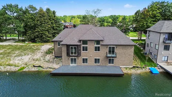 68503 Lake Angela PT, Richmond, MI 48062
