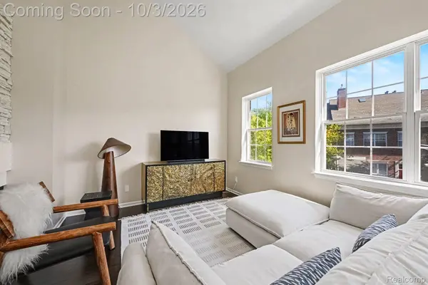 1467 Chesapeake DR, Royal Oak, MI 48067