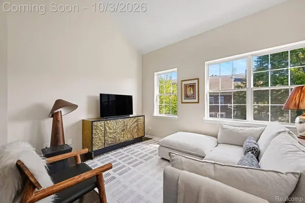 1467 Chesapeake DR, Royal Oak, MI 48067