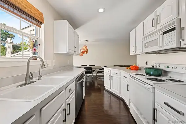 1467 Chesapeake DR, Royal Oak, MI 48067