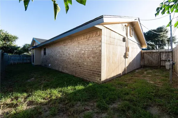 454 Cartagena DR, Corpus Christi, TX 78418