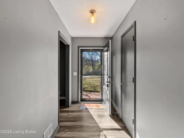 115 Green Valley Dr, Central City, KY 42330