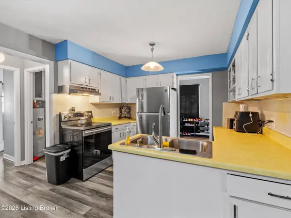 115 Green Valley Dr, Central City, KY 42330