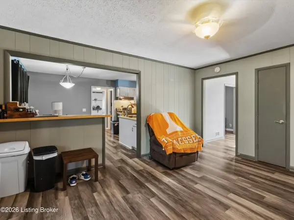 115 Green Valley Dr, Central City, KY 42330