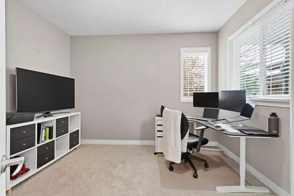 136 Silverado Skies MNR SW, Calgary, AB T2X 0K2