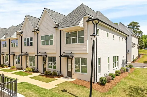 2106 MOORES MILL RD #208, Auburn, AL 36830