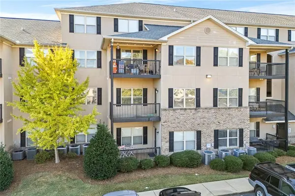 607 W GLENN AVE #211, Auburn, AL 36832