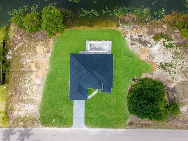 502 NE 5th PL, Cape Coral, FL 33909