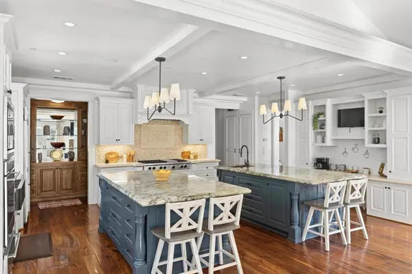6324 La Pintura Dr, La Jolla, CA 92037