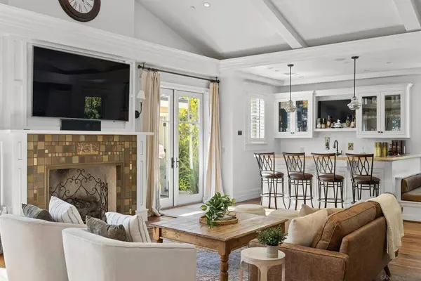 6324 La Pintura Dr, La Jolla, CA 92037