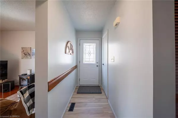 100 White Owl Crescent, Brantford, ON N3P 1A2