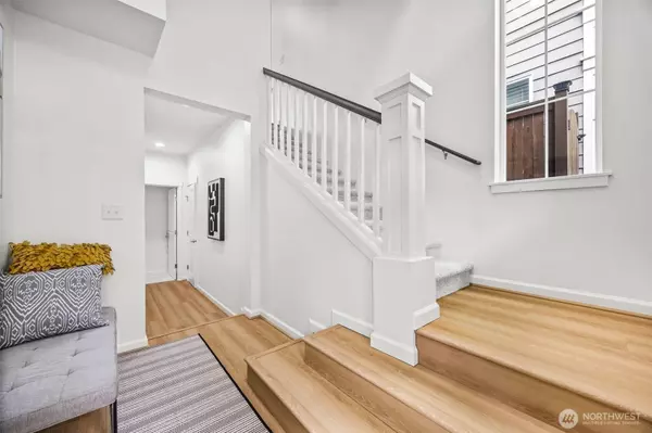 9817 NE 138th PL #20, Kirkland, WA 98034