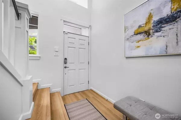 9817 NE 138th PL #20, Kirkland, WA 98034