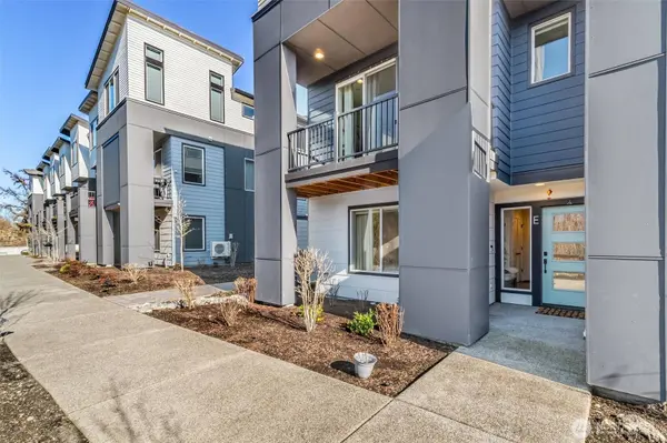 23712 8th ST SE #E, Bothell, WA 98021