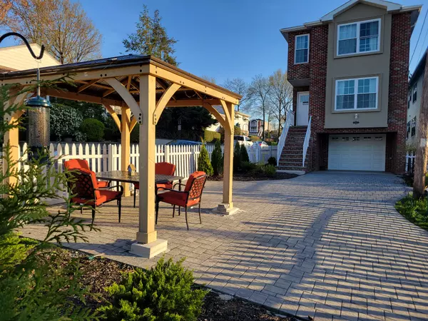 8905 Grand Ave, North Bergen, NJ 07047-4442