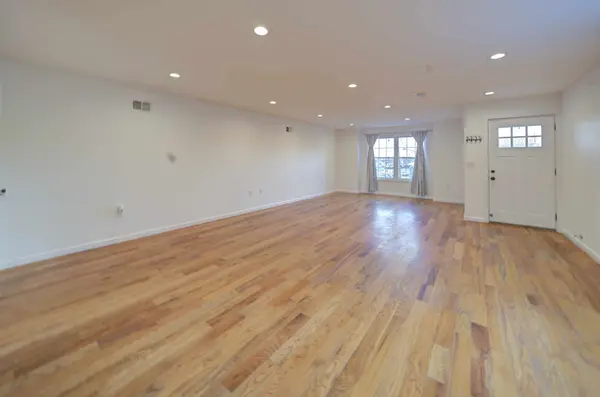 8905 Grand Ave, North Bergen, NJ 07047-4442