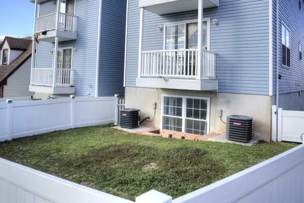 8905 Grand Ave, North Bergen, NJ 07047-4442