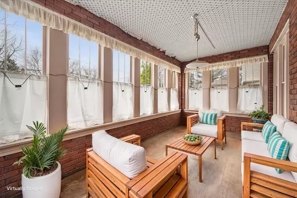 328 W Judd ST, Woodstock, IL 60098