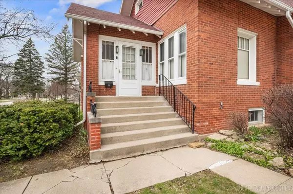 328 W Judd ST, Woodstock, IL 60098