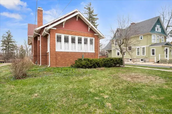 328 W Judd ST, Woodstock, IL 60098