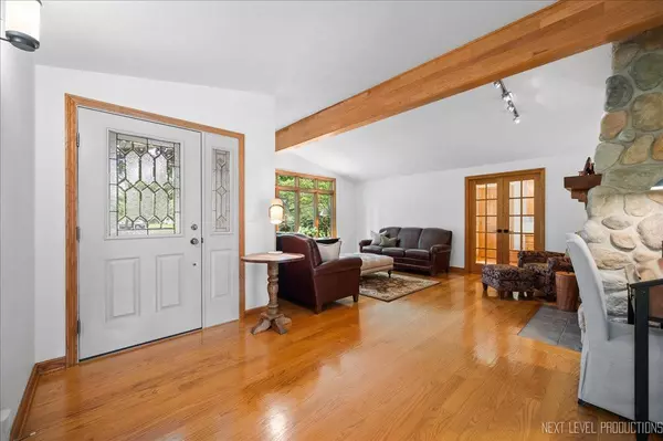 6N198 Old Homestead RD, St. Charles, IL 60175