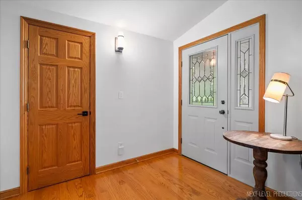 6N198 Old Homestead RD, St. Charles, IL 60175