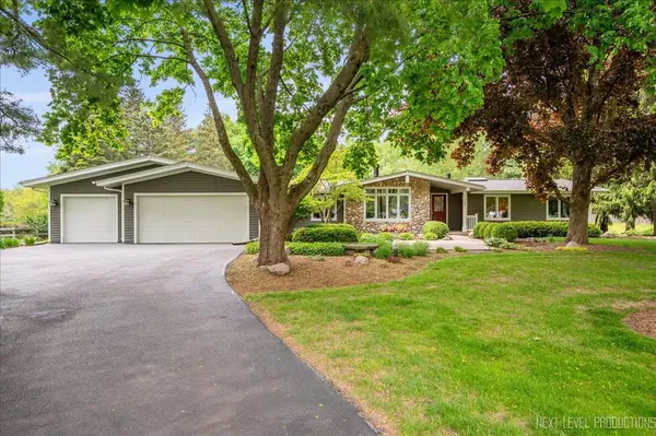 6N198 Old Homestead RD, St. Charles, IL 60175