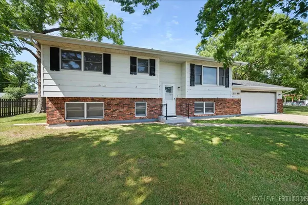 215 E Parker ST, Gardner, IL 60424