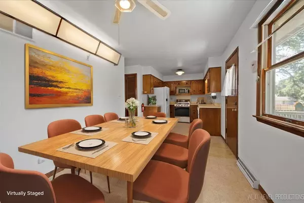 215 E Parker ST, Gardner, IL 60424