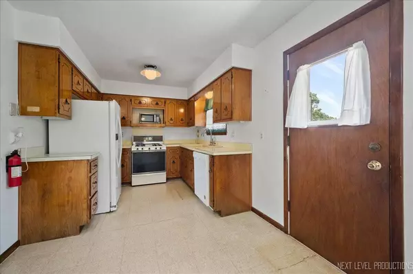 215 E Parker ST, Gardner, IL 60424