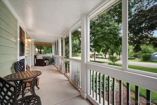 912 Jackson AVE, St. Charles, IL 60174