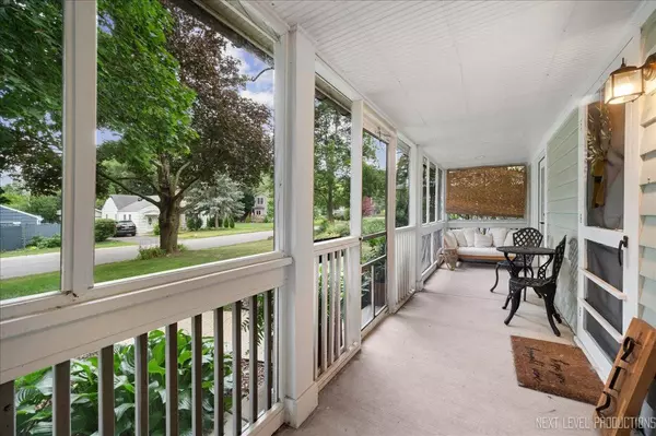 912 Jackson AVE, St. Charles, IL 60174