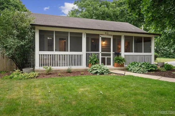 912 Jackson AVE, St. Charles, IL 60174