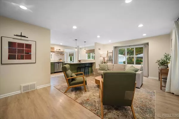 912 Jackson AVE, St. Charles, IL 60174