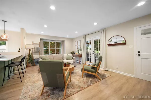 912 Jackson AVE, St. Charles, IL 60174