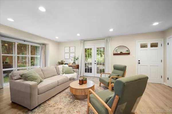 912 Jackson AVE, St. Charles, IL 60174