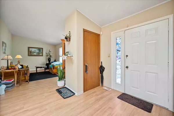 551 Kilkenny CT, Gilberts, IL 60136