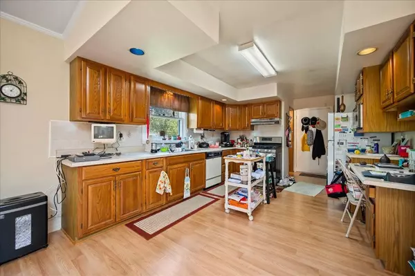 551 Kilkenny CT, Gilberts, IL 60136