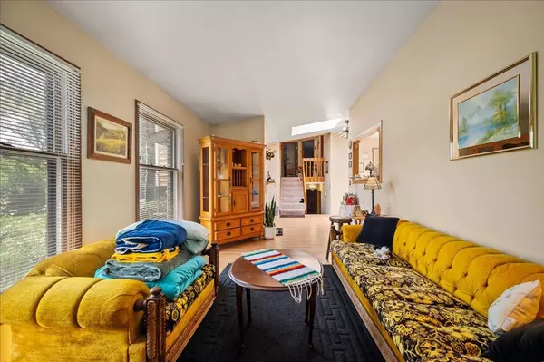 551 Kilkenny CT, Gilberts, IL 60136