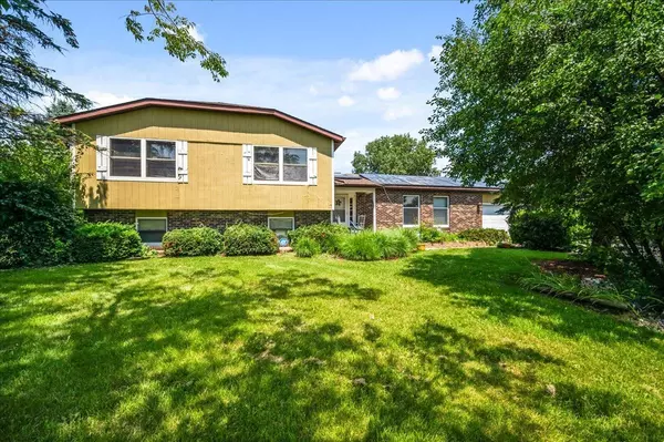 551 Kilkenny CT, Gilberts, IL 60136