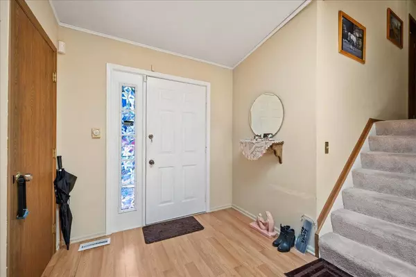 551 Kilkenny CT, Gilberts, IL 60136