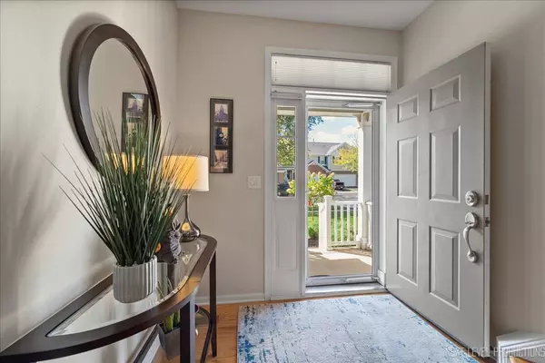 2721 Lorraine CIR, Geneva, IL 60134