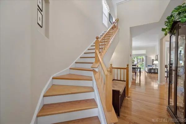 2721 Lorraine CIR, Geneva, IL 60134