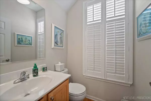 2721 Lorraine CIR, Geneva, IL 60134